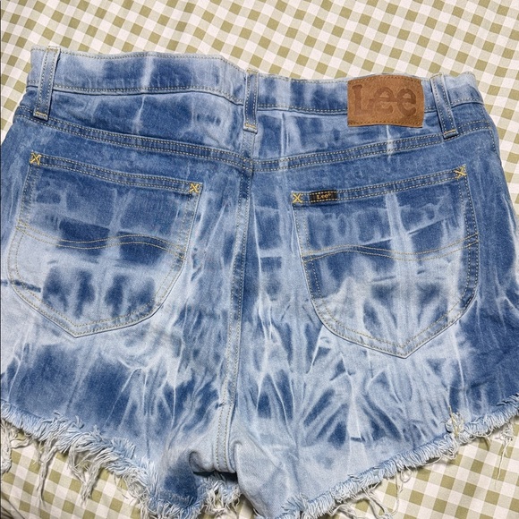 Lee Blue Tie-Dye Frayed Hem Denim Cutoff Shorts - Picture 3 of 3